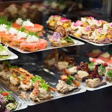 Luxury Penthouse - Private Balcony - Heart Of Apartment