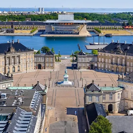 Luxury Penthouse - Private Balcony - Heart Of Apartment