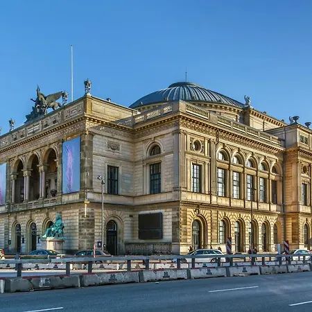 Apartment Luxury Penthouse - Private Balcony - Heart Of