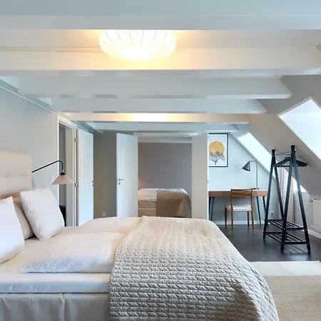 Luxury Penthouse - Private Balcony - Heart Of