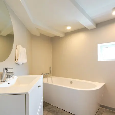 Luxury Penthouse - Private Balcony - Heart Of