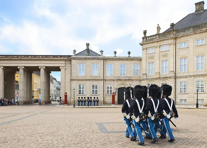 Luxury Penthouse - Private Balcony - Heart Of
