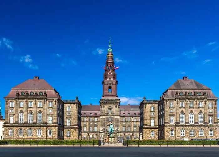 Luxury Penthouse - Private Balcony - Heart Of