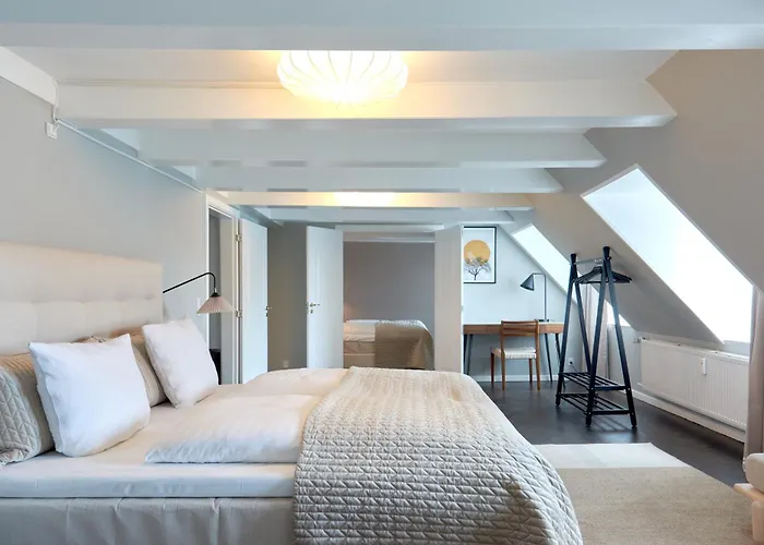 Luxury Penthouse - Private Balcony - Heart Of